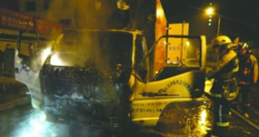  一輛行駛中的貨車突然自燃爆炸-聯(lián)眾安消防科技 