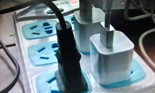  充電器長期不拔引發(fā)火災(zāi)：安全無小事! 